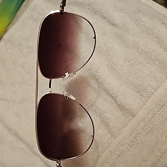 Quay Polarized Sunglasses - Picture 7 of 11